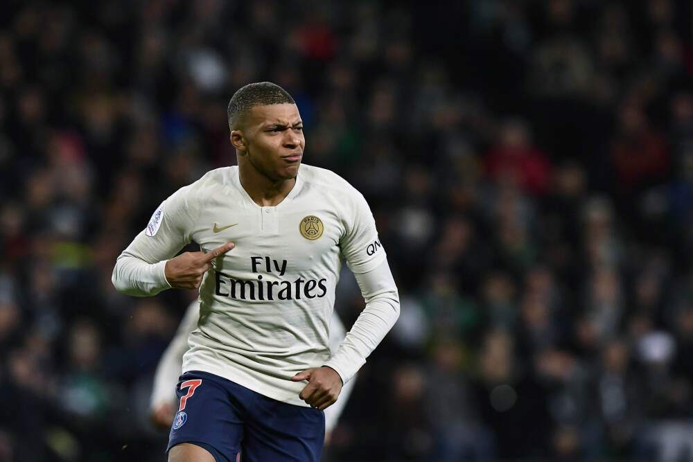 美股异动丨特斯拉涨超1.3%，将在欧洲三国推出FSD体验试乘活动